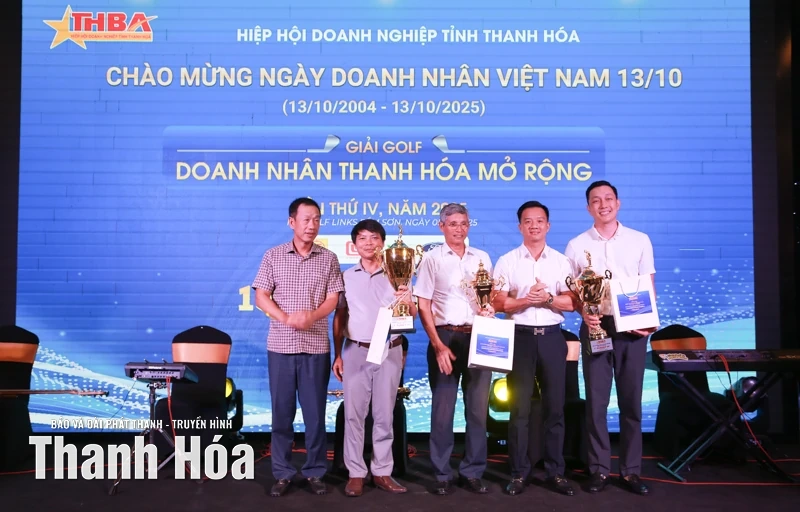 Giải Golf Doanh nhân Thanh Hóa mở rộng quyên góp 300 triệu ủng hộ đồng bào bị ảnh hưởng bởi thiên tai