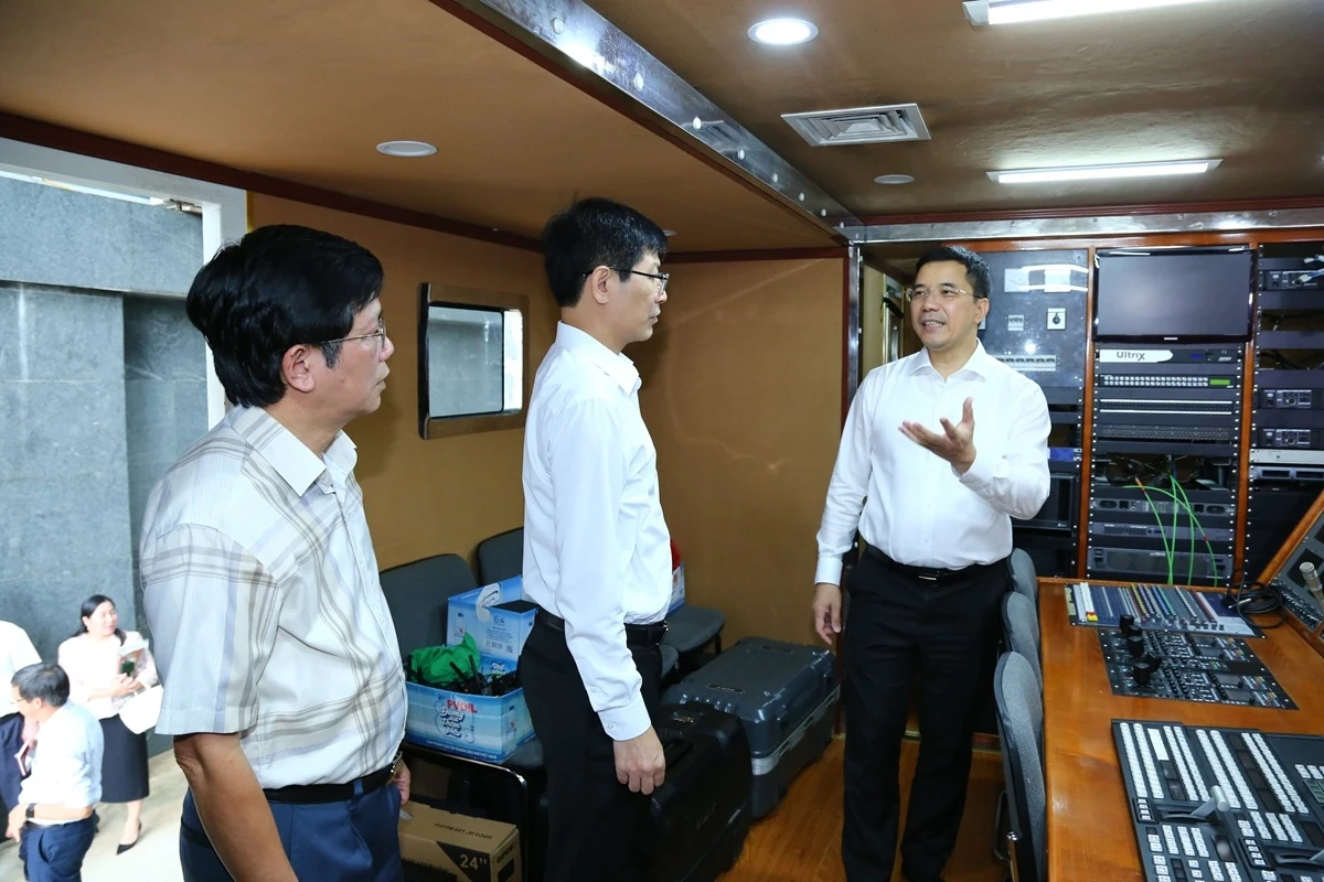 Phó Bí thư Thường trực Tỉnh ủy Nguyễn Hồng Phong thăm, làm việc với Báo và Đài phát thanh - Truyền hình Thanh Hóa