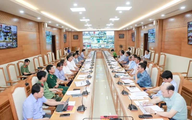 Thực hiện mọi biện pháp chống khai thác hải sản bất hợp pháp, không báo cáo và không theo quy định