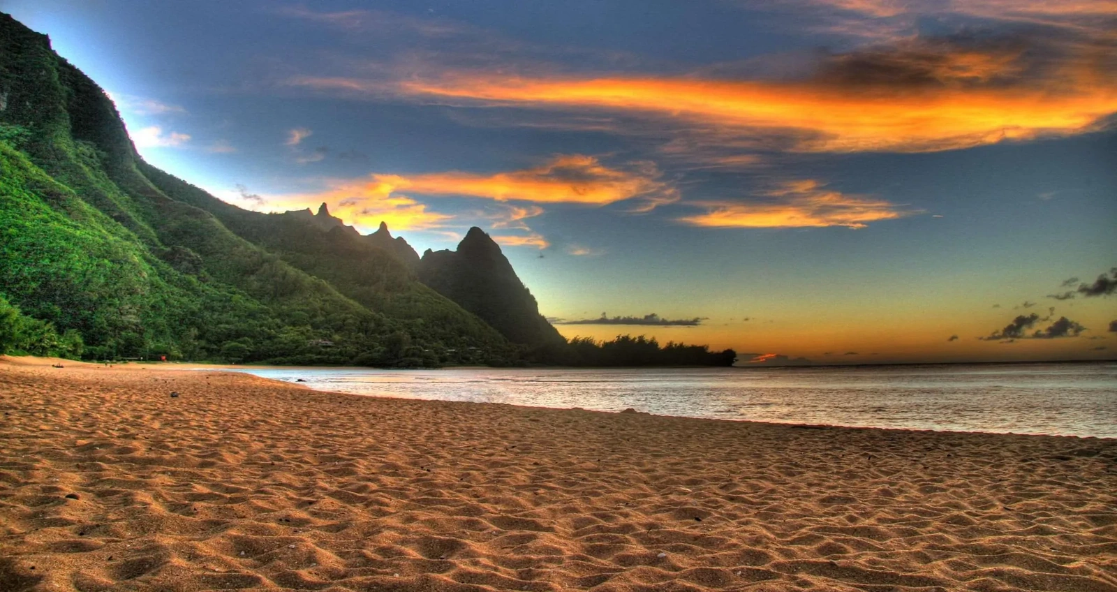 [E-Magazine]: Sắc lam trầm của biển mùa thu