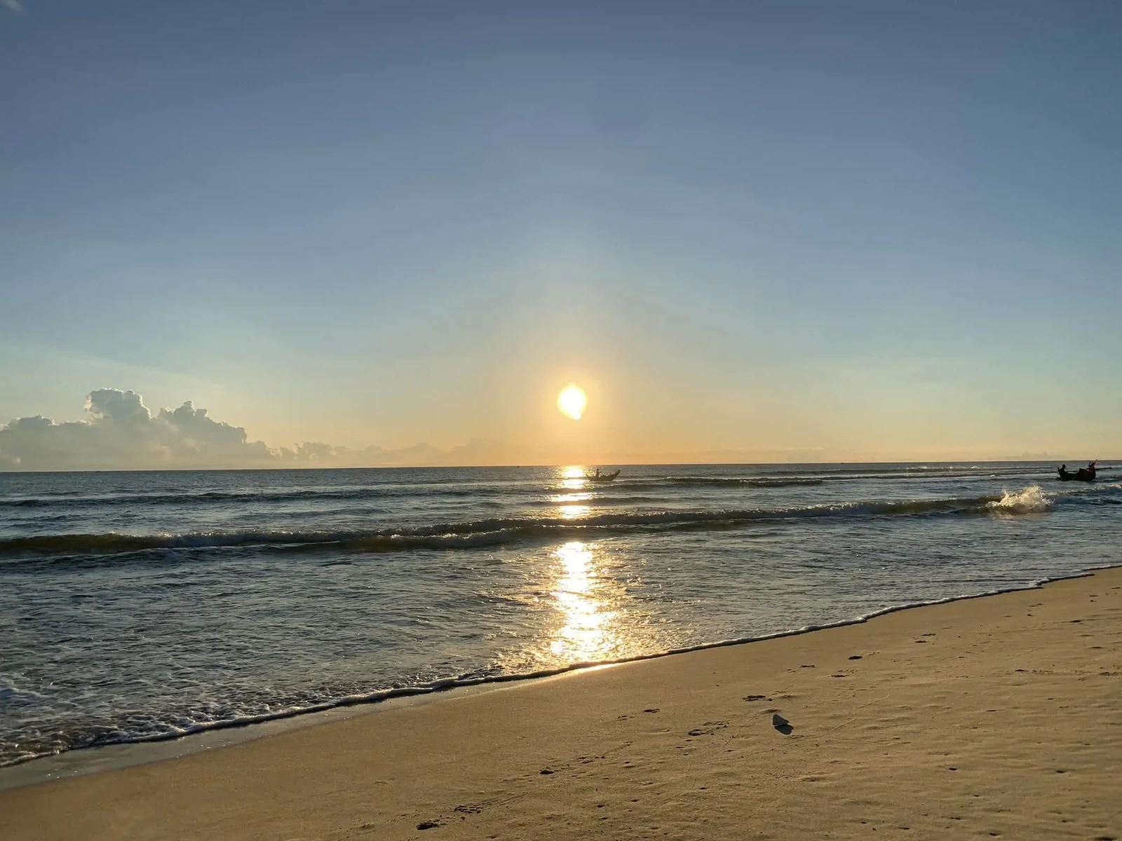 [E-Magazine]: Sắc lam trầm của biển mùa thu