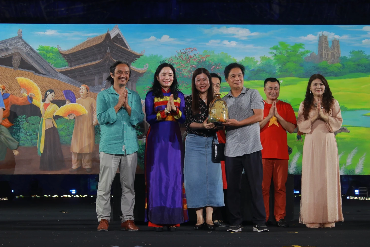 Lễ hội Văn hóa Thế giới tại Hà Nội: Gây quỹ 2,5 tỷ đồng ủng hộ bà con vùng lũ
