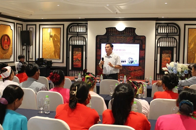 Truyền dạy văn hóa phi vật thể trong phát triển du lịch cộng đồng của dân tộc Mường