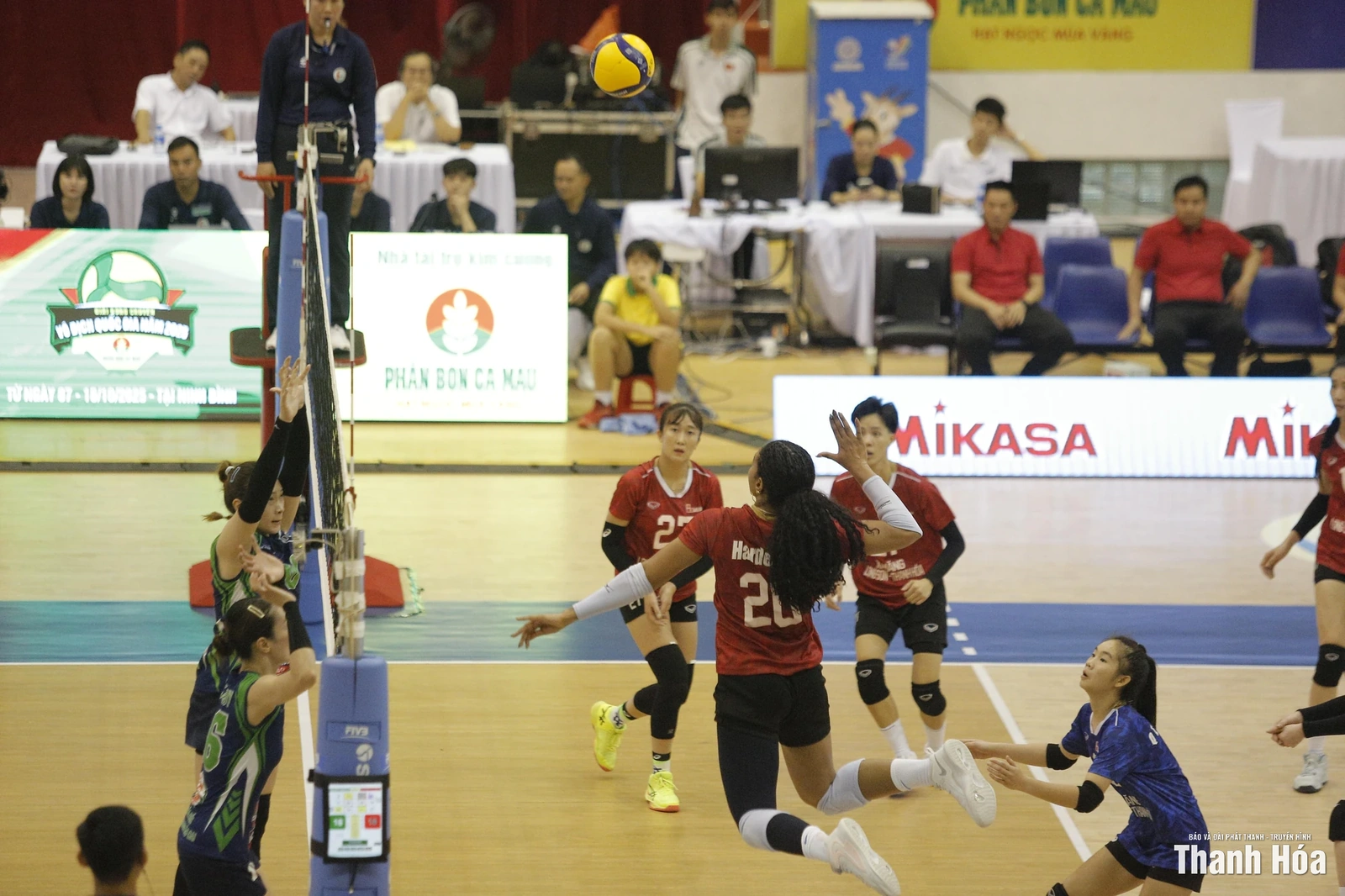 Giai đoạn 2 Giải bóng chuyền vô địch quốc gia 2025: Xi măng Long Sơn Thanh Hoá trắng tay trước Hoá chất Đức Giang Lào Cai