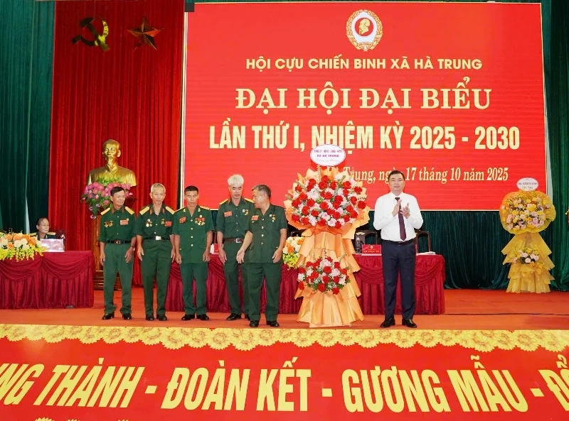 Gương mẫu đi đầu hoàn thành tốt nhiệm vụ, góp phần xây dựng xã Hà Trung đạt chuẩn NTM nâng cao