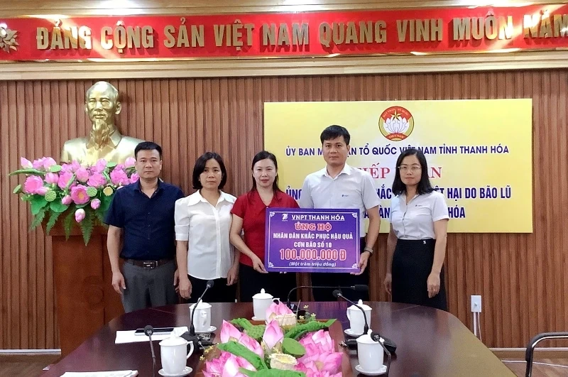 Các doanh nghiệp, cá nhân tiếp tục ủng hộ khắc phục hậu quả mưa lũ