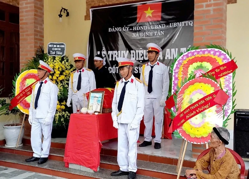 Xã Định Tân tổ chức Lễ truy điệu và an táng hài cốt liệt sĩ Phạm Văn Dưỡng