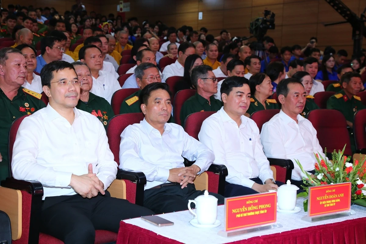 Chương trình nghệ thuật chào mừng thành công Đại hội đại biểu Đảng bộ tỉnh lần thứ XX