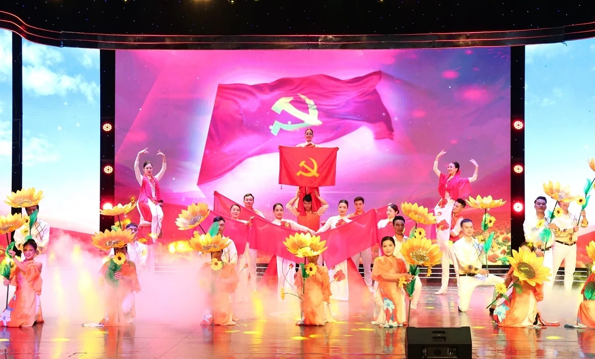 Chương trình nghệ thuật chào mừng thành công Đại hội đại biểu Đảng bộ tỉnh lần thứ XX