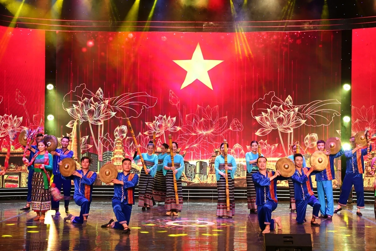 Chương trình nghệ thuật chào mừng thành công Đại hội đại biểu Đảng bộ tỉnh lần thứ XX