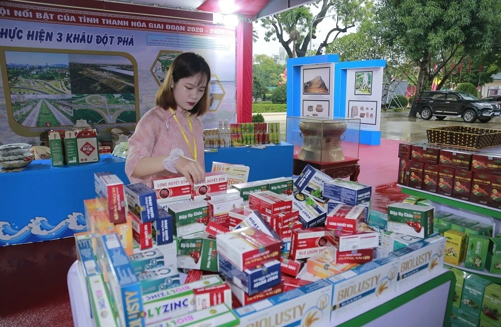 Triển lãm thành tựu kinh tế - xã hội tại Đại hội Đảng bộ tỉnh lần thứ XX