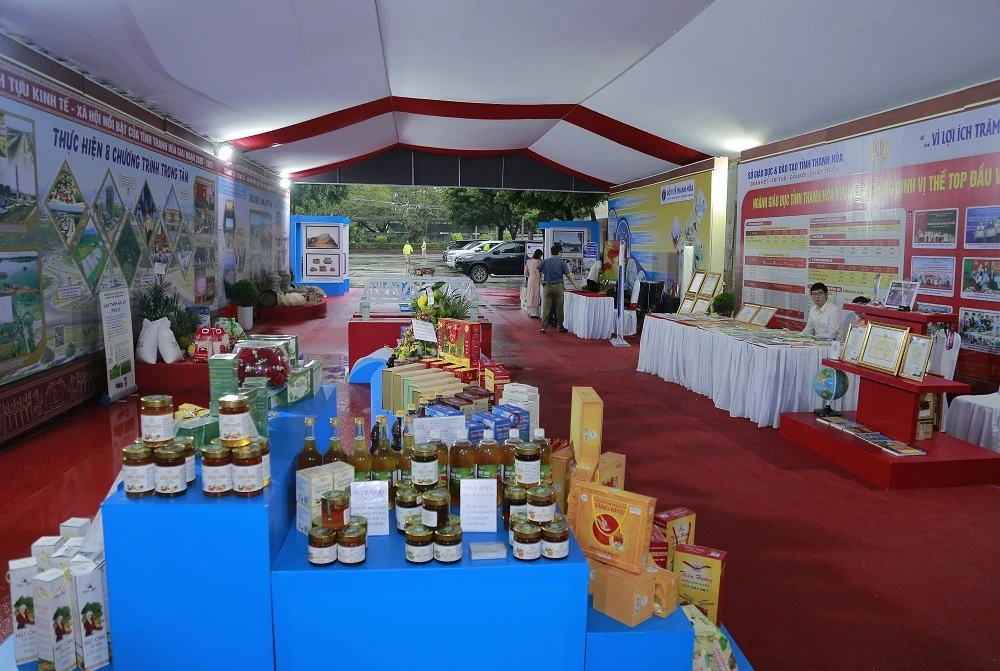 Triển lãm thành tựu kinh tế - xã hội tại Đại hội Đảng bộ tỉnh lần thứ XX