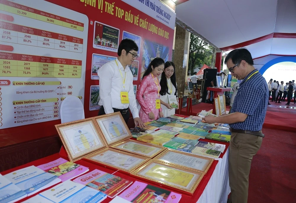 Triển lãm thành tựu kinh tế - xã hội tại Đại hội Đảng bộ tỉnh lần thứ XX