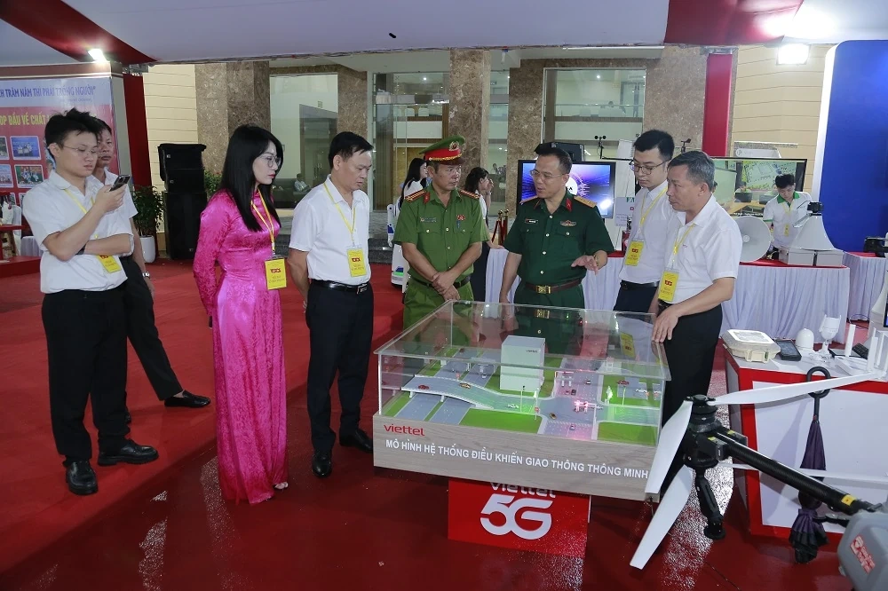 Triển lãm thành tựu kinh tế - xã hội tại Đại hội Đảng bộ tỉnh lần thứ XX