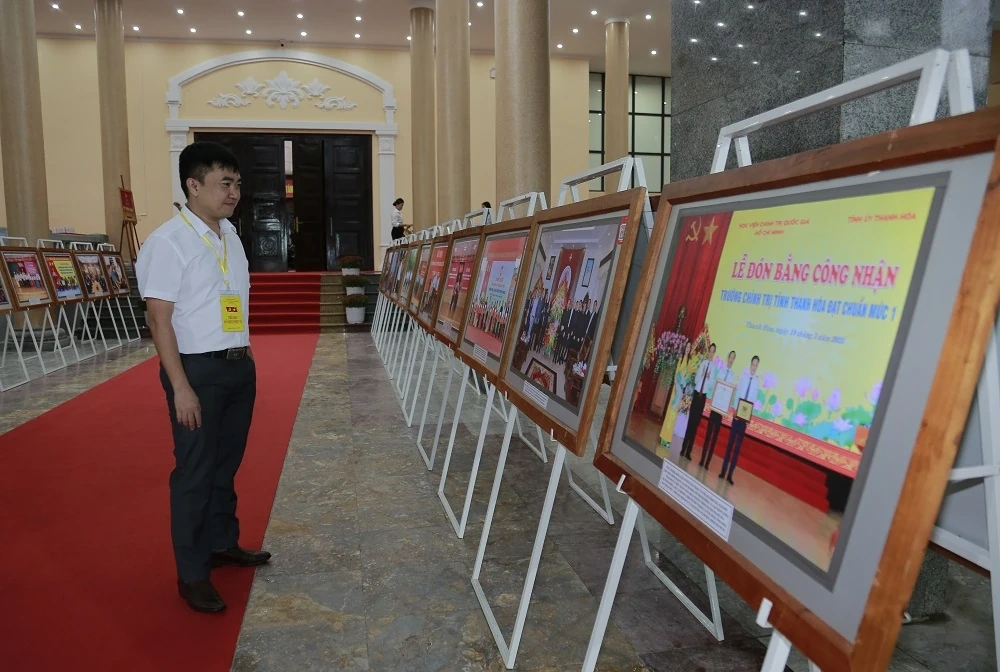 Triển lãm thành tựu kinh tế - xã hội tại Đại hội Đảng bộ tỉnh lần thứ XX