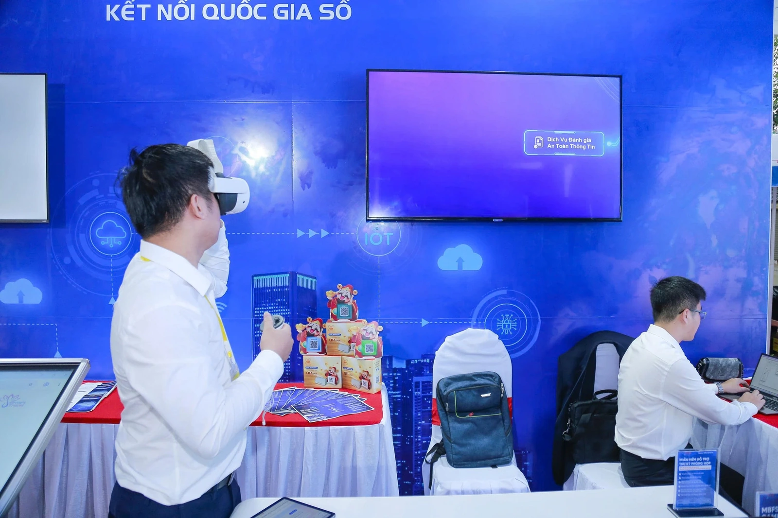 Triển lãm thành tựu kinh tế - xã hội tại Đại hội Đảng bộ tỉnh lần thứ XX