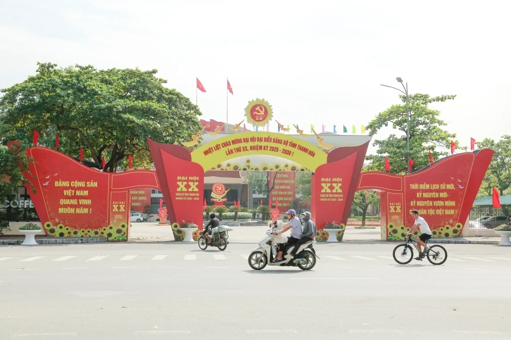 Rực rỡ cờ hoa chào mừng Đại hội Đảng bộ tỉnh Thanh Hóa lần thứ XX, nhiệm kỳ 2025-2030