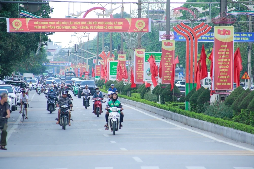 Rực rỡ cờ hoa chào mừng Đại hội Đảng bộ tỉnh Thanh Hóa lần thứ XX, nhiệm kỳ 2025-2030