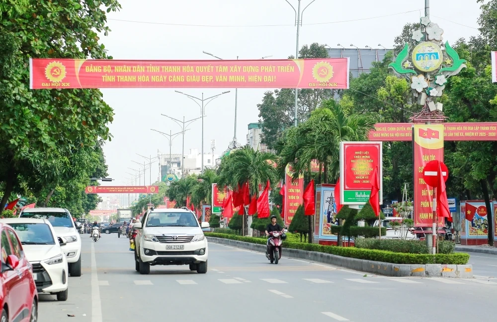 Rực rỡ cờ hoa chào mừng Đại hội Đảng bộ tỉnh Thanh Hóa lần thứ XX, nhiệm kỳ 2025-2030