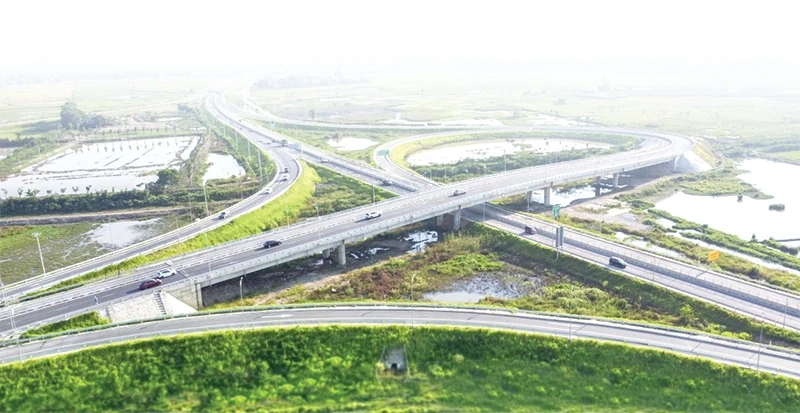 Hạ tầng đồng bộ và hiện đại - “Xương sống” của nền kinh tế