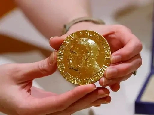 Nobel 2025: AI và bất bình đẳng giàu nghèo cạnh tranh giải Nobel Kinh tế