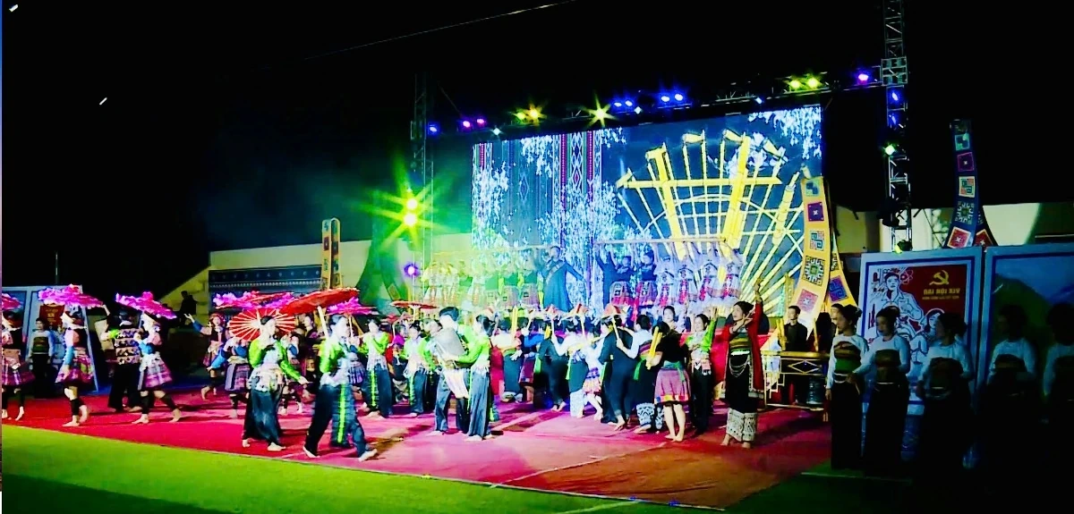 Đồng bào vùng cao hướng về Đại hội Đảng bộ tỉnh