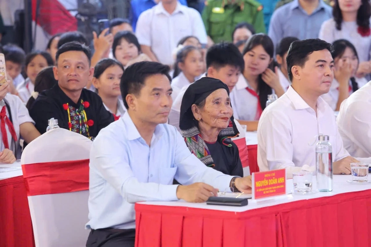 Thủ tướng Chính phủ Phạm Minh Chính dự lễ khởi công Trường nội trú liên cấp Tiểu học và THCS Bát Mọt