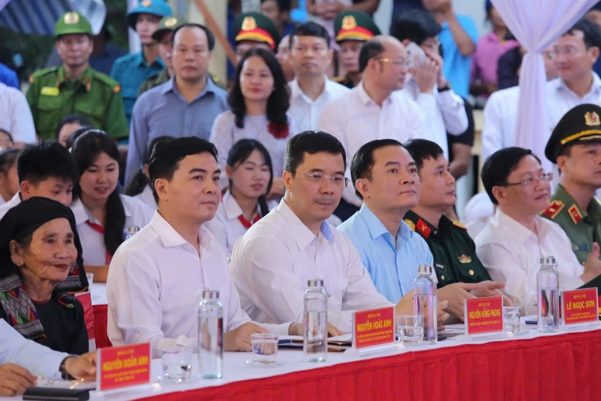 Thủ tướng Chính phủ Phạm Minh Chính dự lễ khởi công Trường nội trú liên cấp Tiểu học và THCS Bát Mọt