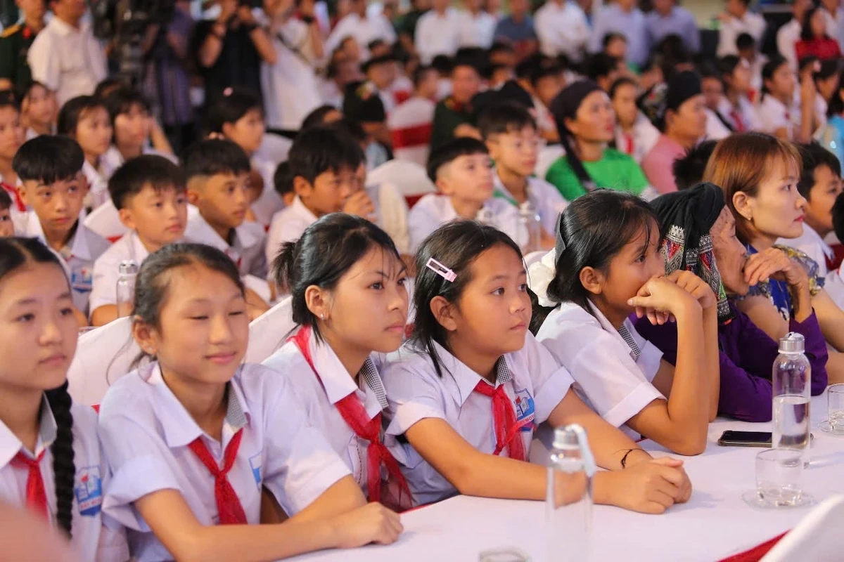 Thủ tướng Chính phủ Phạm Minh Chính dự lễ khởi công Trường nội trú liên cấp Tiểu học và THCS Bát Mọt