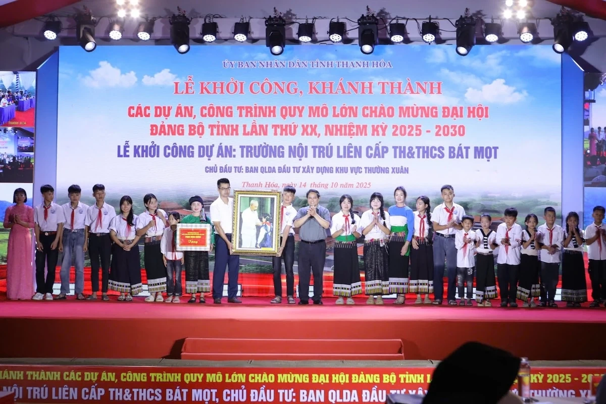 Thủ tướng Chính phủ Phạm Minh Chính dự lễ khởi công Trường nội trú liên cấp Tiểu học và THCS Bát Mọt