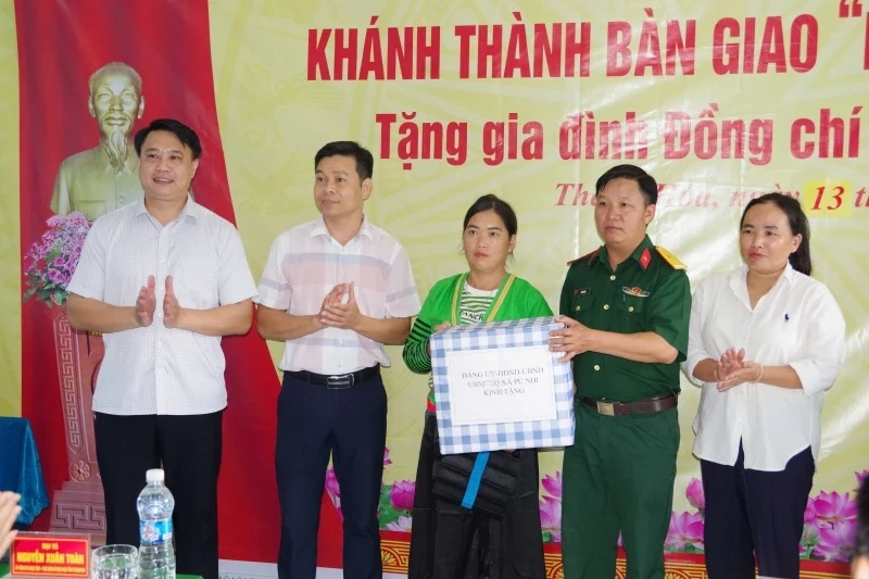 Bàn giao “Nhà Đồng đội” cho quân nhân có hoàn cảnh khó khăn