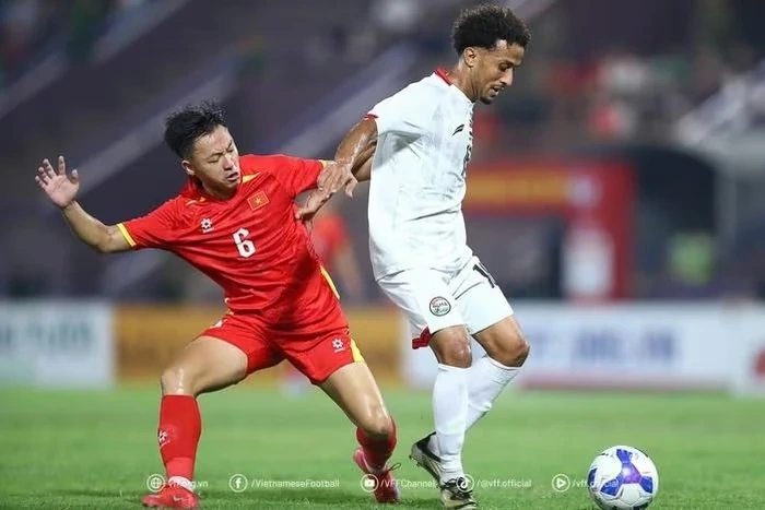Hendrio nhập tịch Việt Nam, chưa thể khoác áo đội tuyển trong năm 2025; Man City nguy cơ bị phạt nặng
