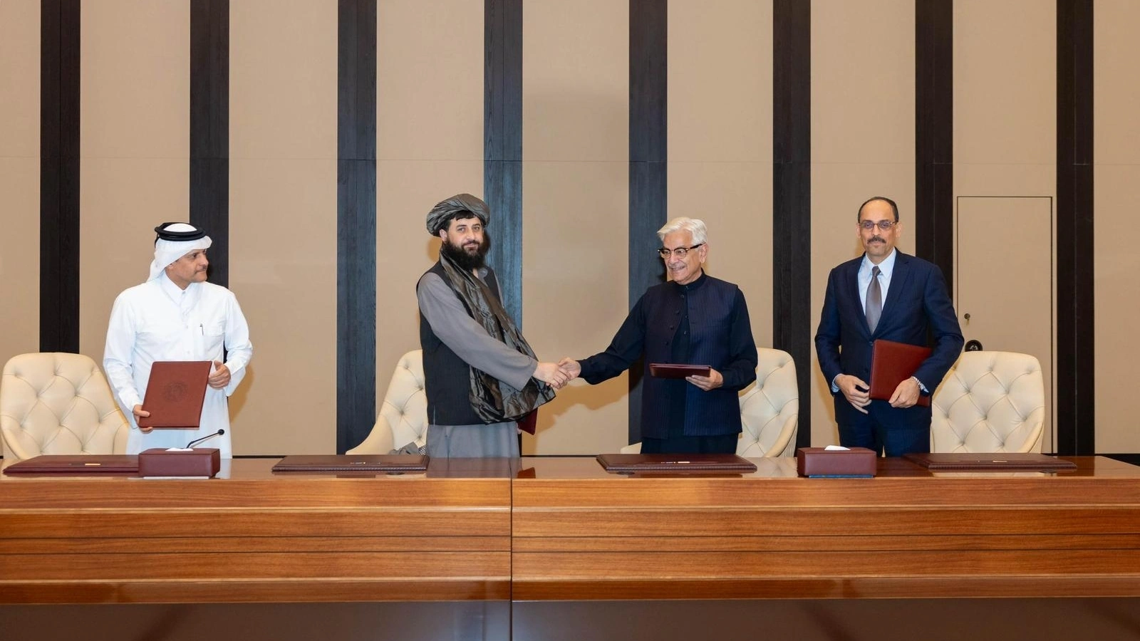 Afghanistan và Pakistan nhất trí ngừng bắn