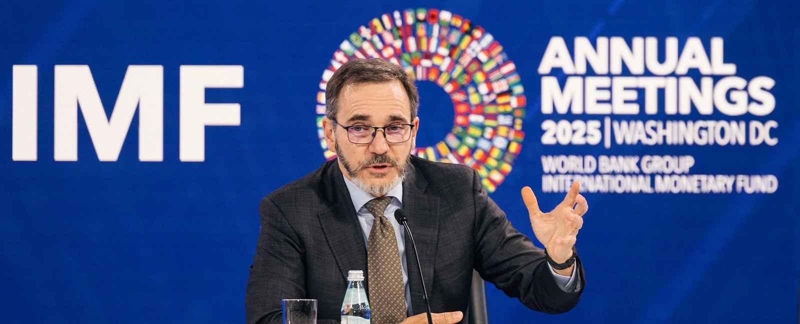 IMF nâng dự báo tăng trưởng toàn cầu năm 2025 lên 3,2%