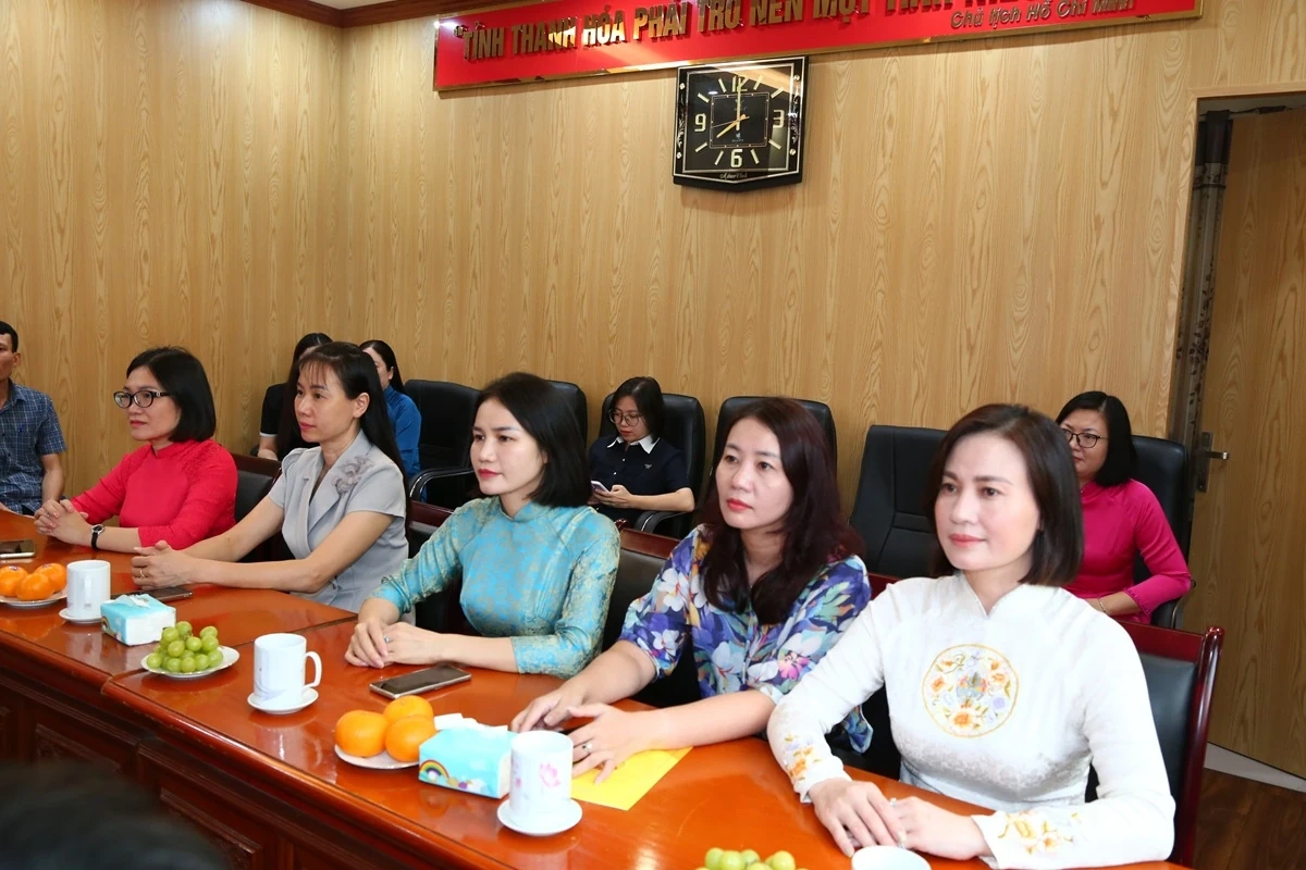 Phó Bí thư Thường trực Tỉnh ủy Nguyễn Hồng Phong chúc mừng Hội LHPN tỉnh