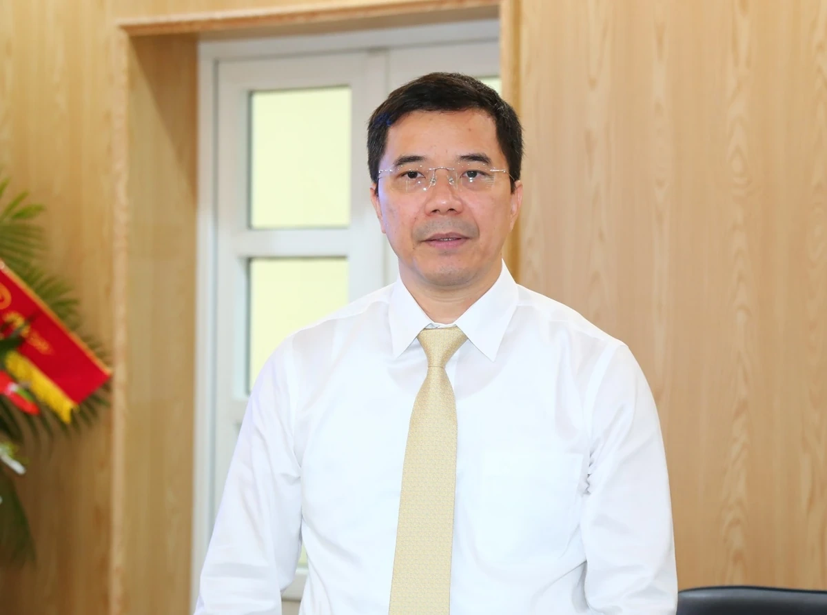 Phó Bí thư Thường trực Tỉnh ủy Nguyễn Hồng Phong chúc mừng Hội LHPN tỉnh