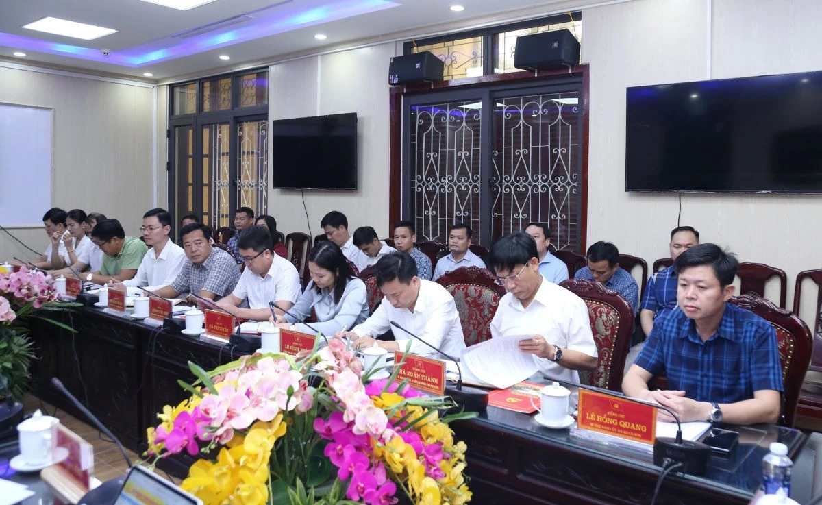 Chủ tịch UBND tỉnh Nguyễn Hoài Anh làm việc với các xã thuộc vùng huyện Quan Sơn cũ