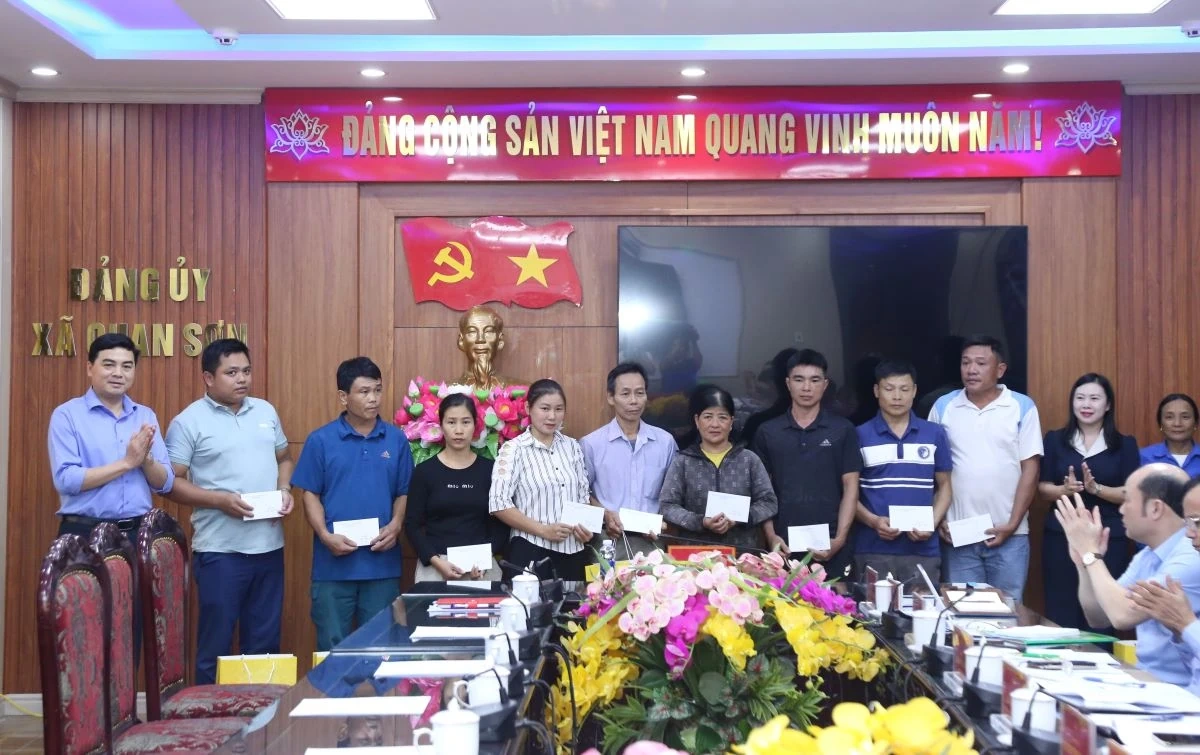 Chủ tịch UBND tỉnh Nguyễn Hoài Anh làm việc với các xã thuộc vùng huyện Quan Sơn cũ