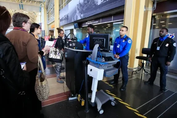 Chính phủ Mỹ tiếp tục đóng cửa, sắp vượt mốc lịch sử