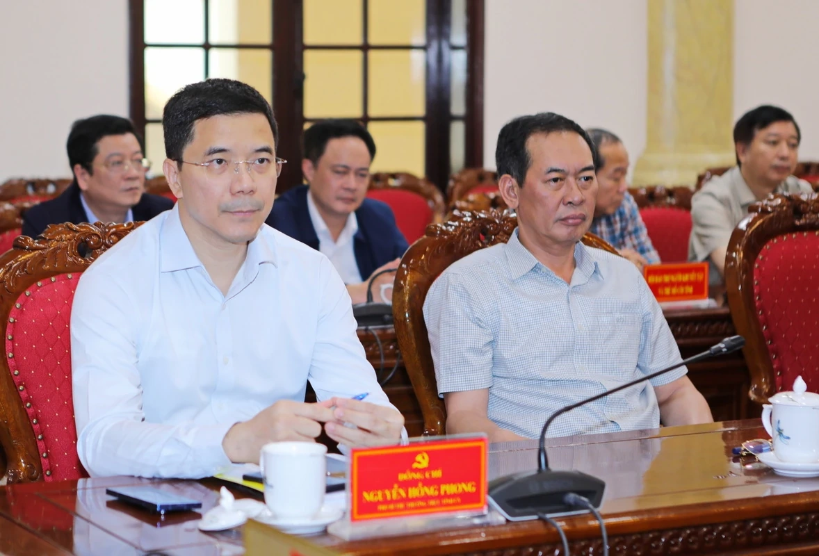 Thường trực Tỉnh ủy gặp mặt Ban Chủ nhiệm Câu lạc bộ Hàm Rồng và lãnh đạo các hội quần chúng