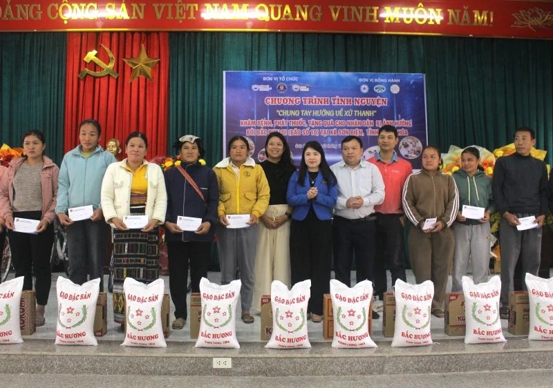 Nhiều hoạt động thiện nguyện đến với bà con vùng lũ xã Sơn Điện