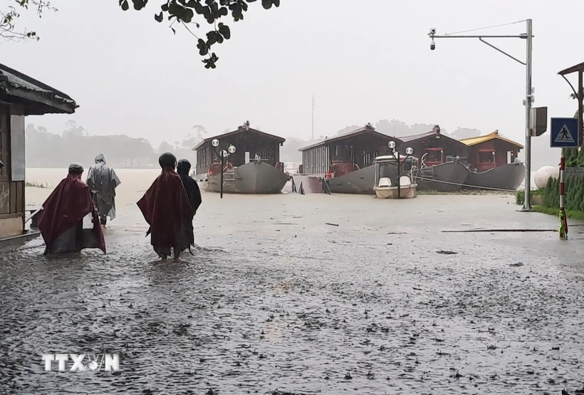 Không khí lạnh tăng cường, Trung Trung Bộ mưa lớn kéo dài đến ngày 4/11
