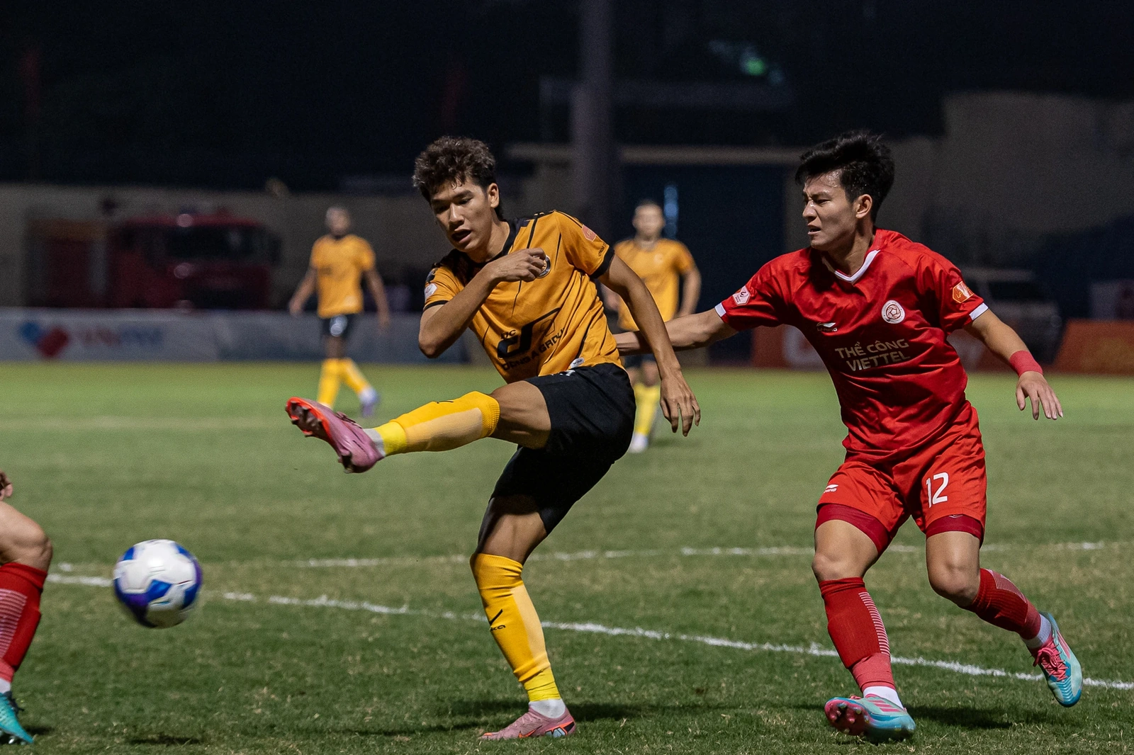 Đông Á Thanh Hóa thất thủ trên sân nhà trước Thể Công Viettel