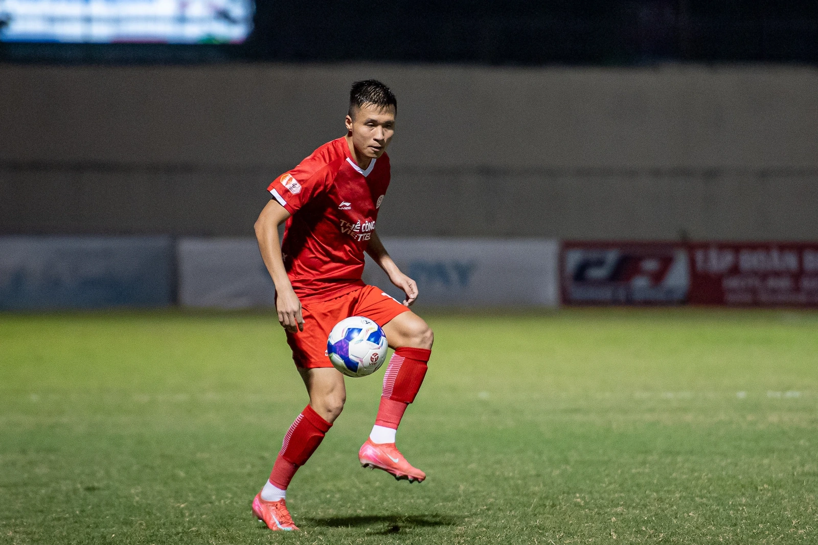 Đông Á Thanh Hóa thất thủ trên sân nhà trước Thể Công Viettel