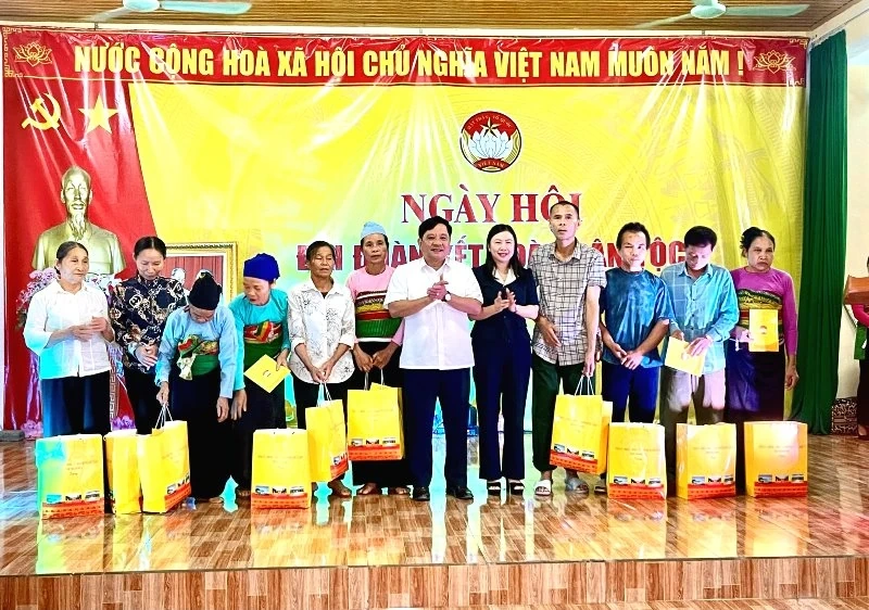 Phó Trưởng Đoàn ĐBQH tỉnh Mai Văn Hải dự Ngày hội đại đoàn kết toàn dân tại xã Thiết Ống