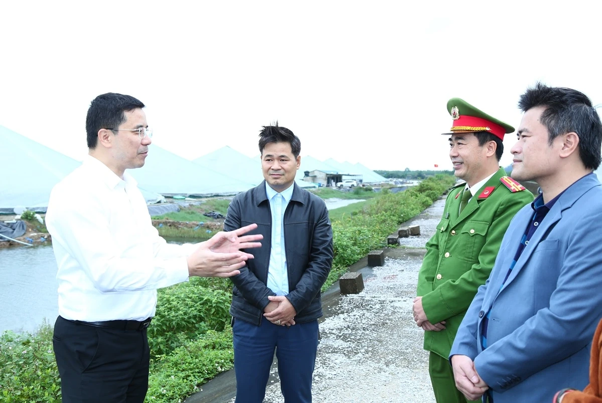 Phó Bí thư Thường trực Tỉnh ủy Nguyễn Hồng Phong thăm, làm việc tại xã Vạn Lộc