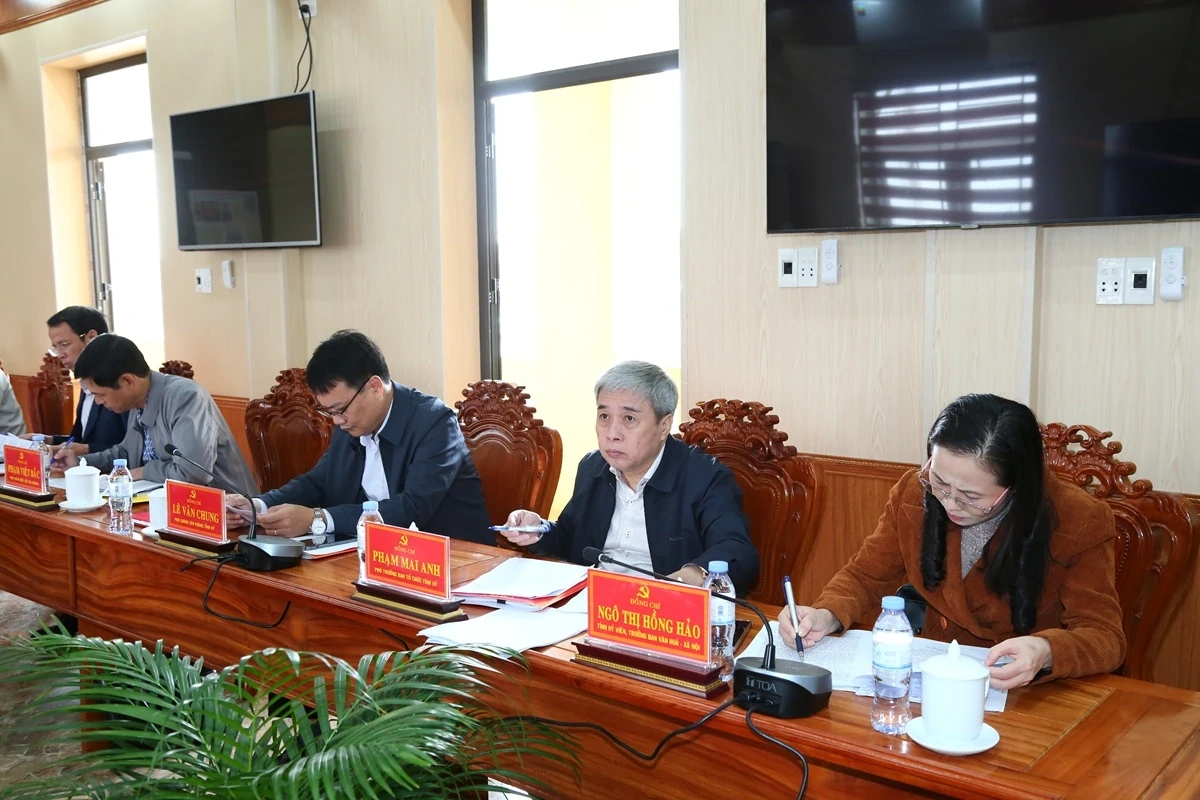 Phó Bí thư Thường trực Tỉnh ủy Nguyễn Hồng Phong thăm, làm việc tại xã Vạn Lộc