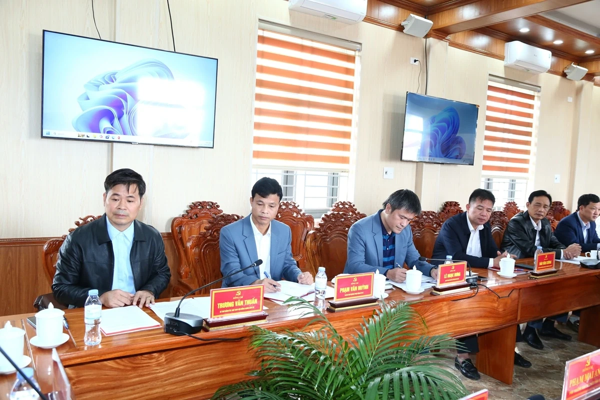 Phó Bí thư Thường trực Tỉnh ủy Nguyễn Hồng Phong thăm, làm việc tại xã Vạn Lộc