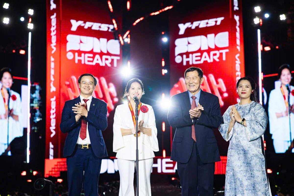 Y-FEST 2025 - Hòa nhịp cảm xúc cùng âm nhạc và công nghệ của Viettel