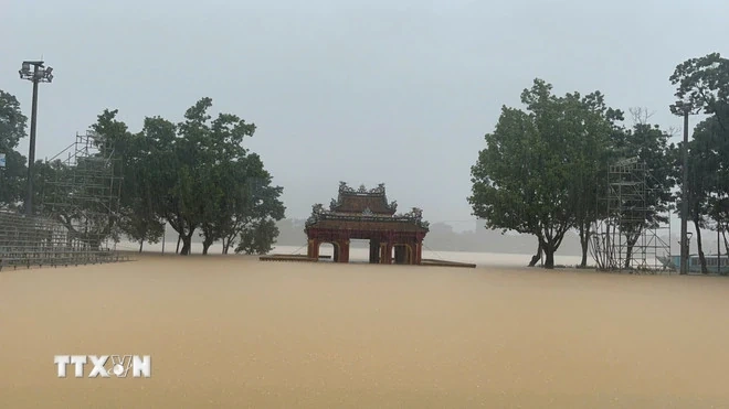 Bão Kalmaegi tăng cấp, tiếp tục hướng về khu vực giữa Biển Đông